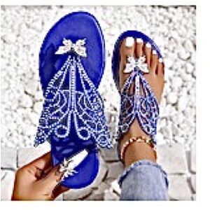 🆕Elegant Blue Rhinestone Sandals. Size 9.5. NWT.